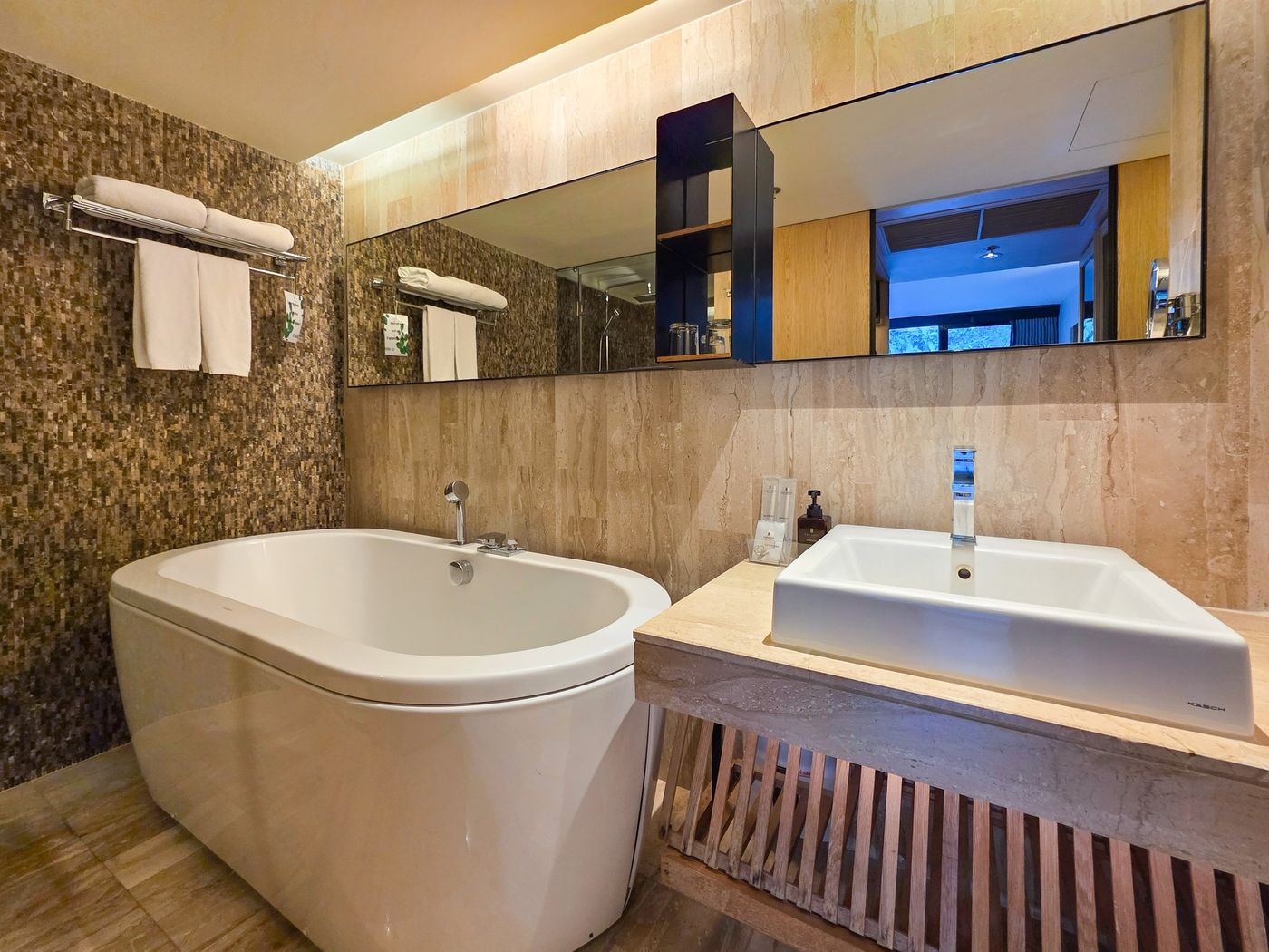 Arcadia-Suites-Bangkok-Room-37