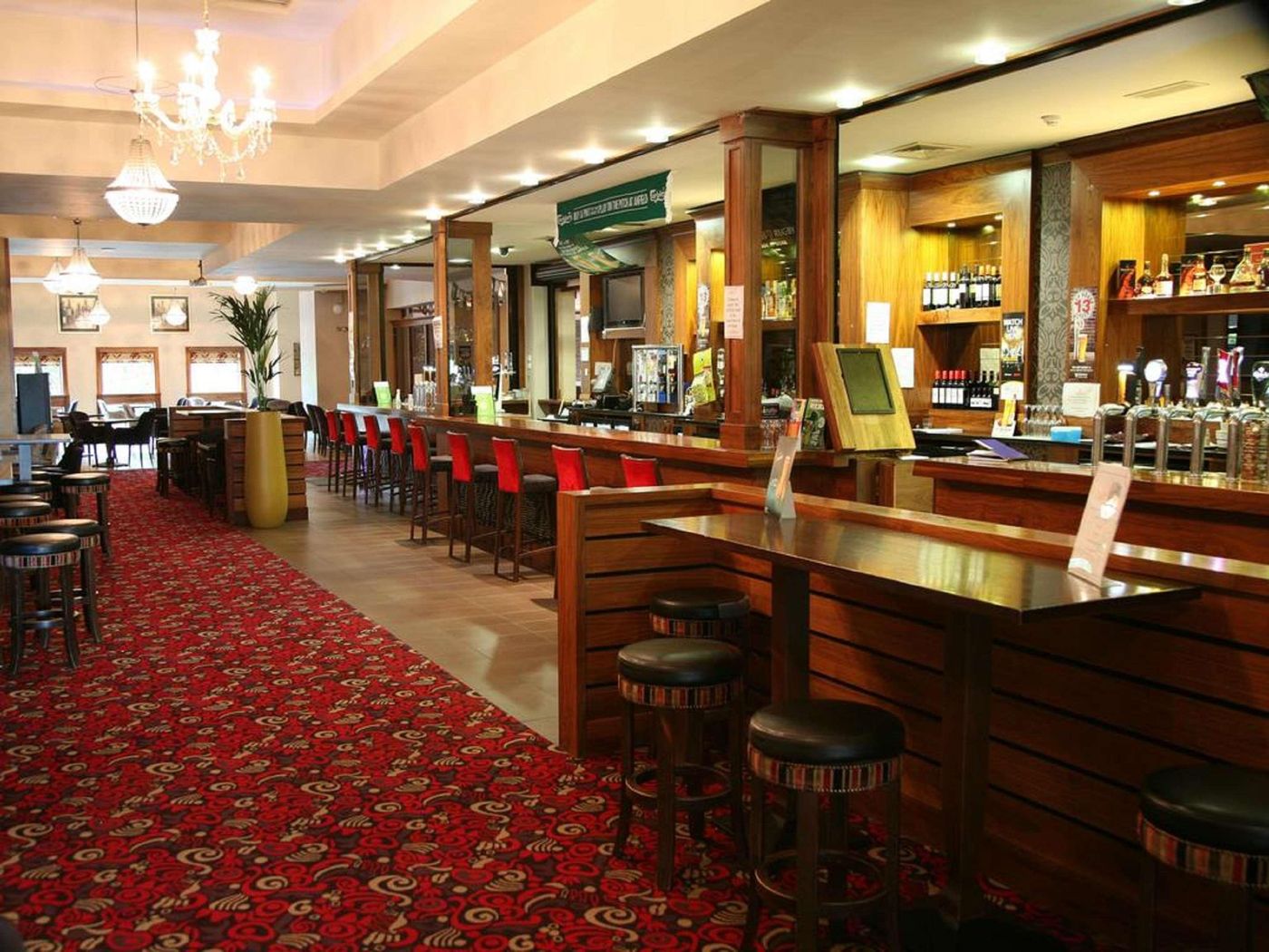 The-Green-Isle-Hotel-Dublin-Bar-6