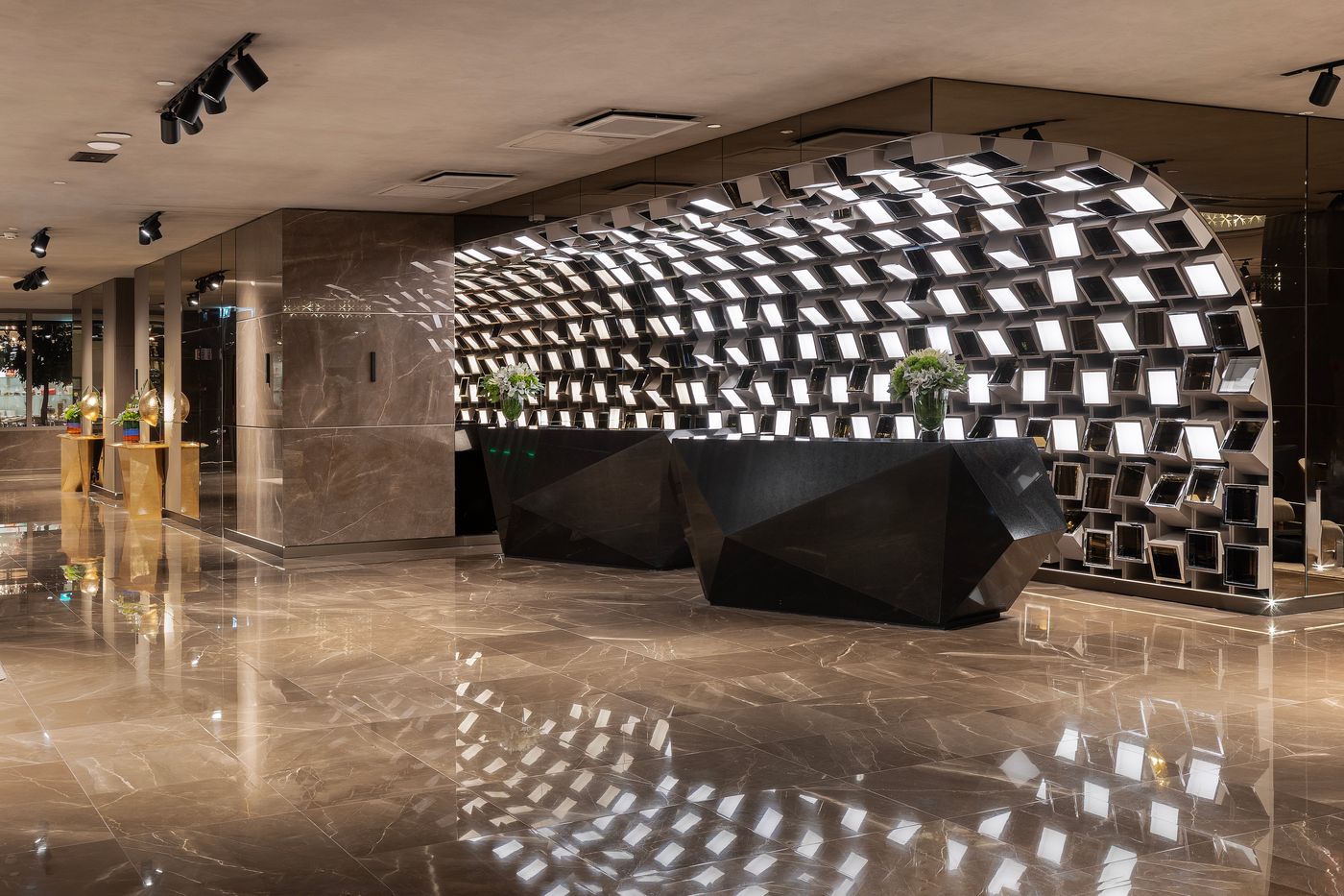 Epic-SANA-Marques-Lobby-22