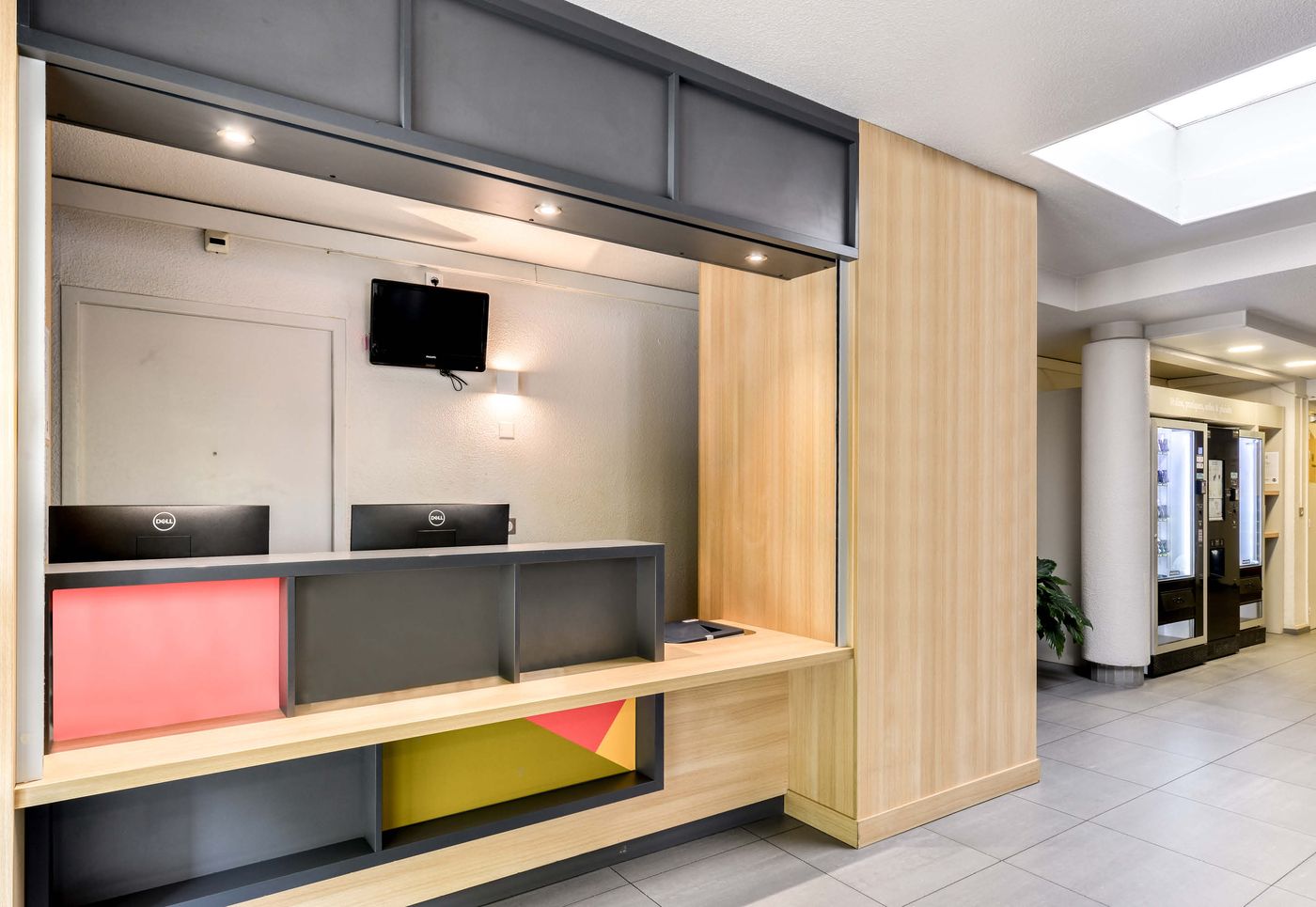 B&B HOTEL MONTPELLIER 1 - France - ST-JEAN -DE-VÉDAS			 - Lobby - 6