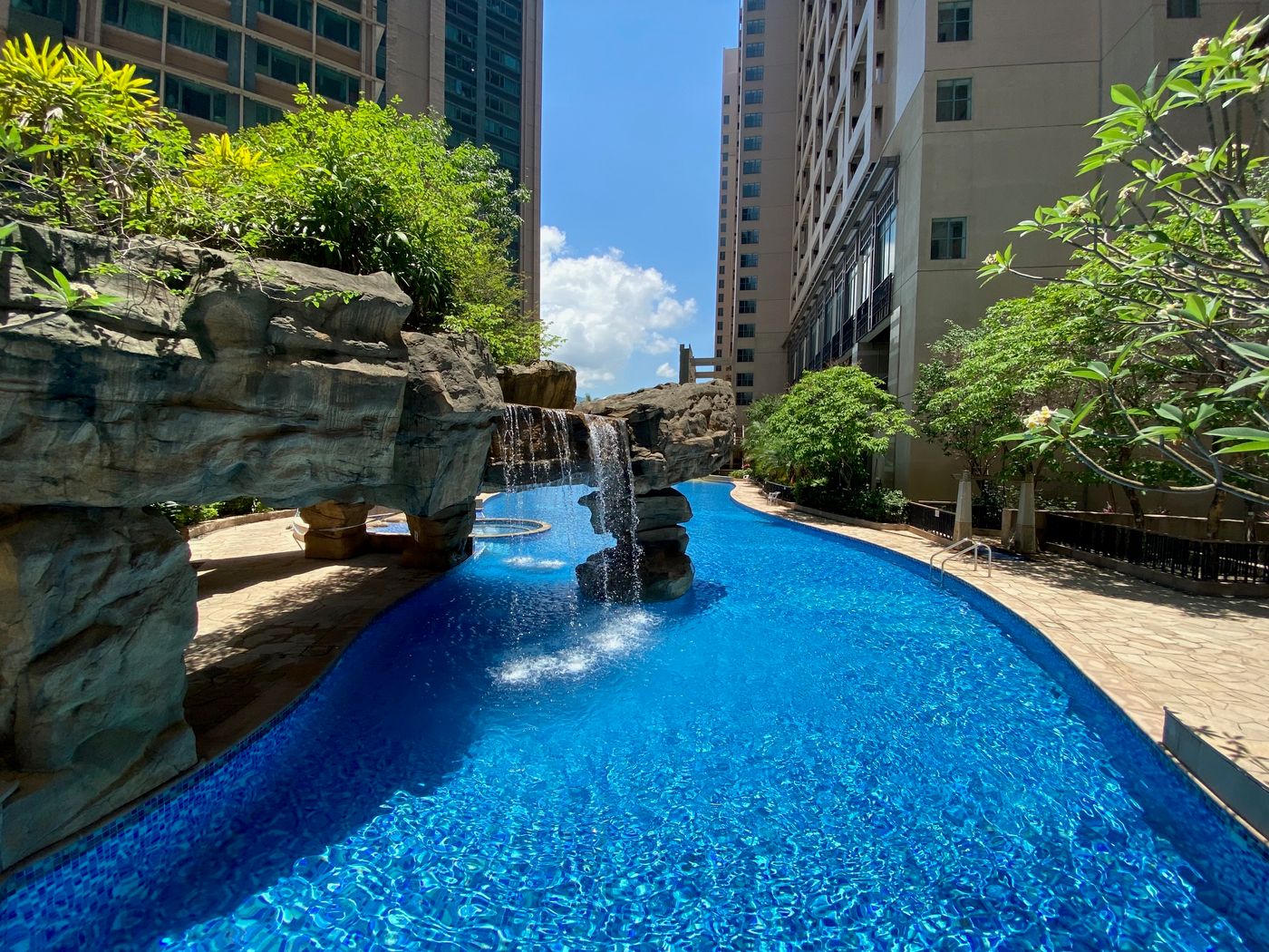 Rambler-Garden-Hotel-Pool-2