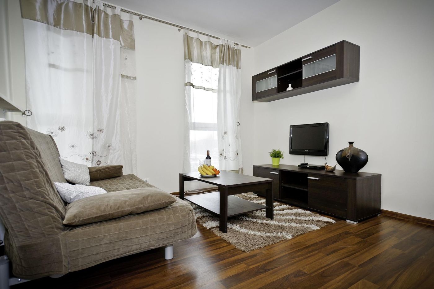 Senator-Warsaw-Apartments-Room-5