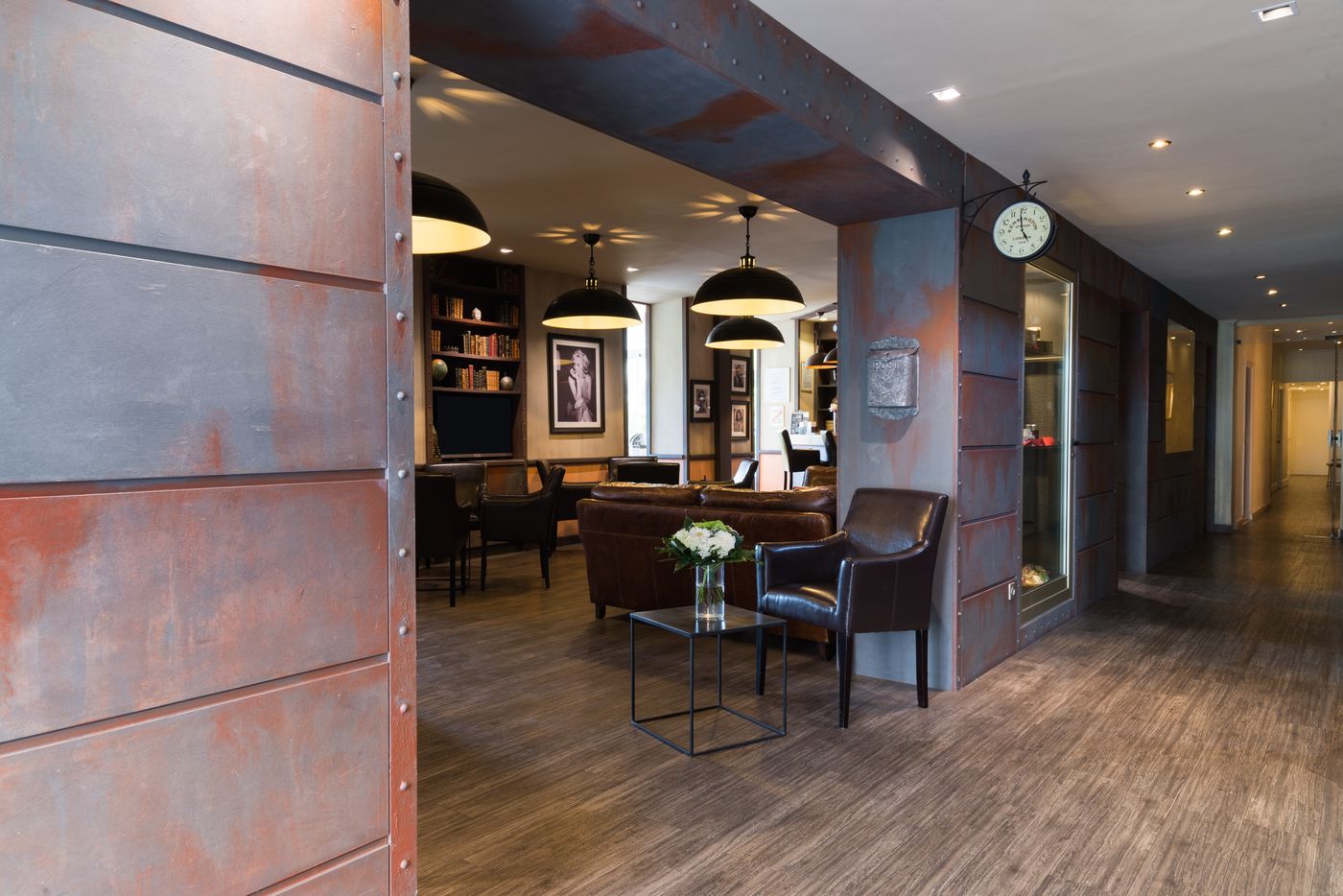 Hotel-Des-Orangers-Lobby-56