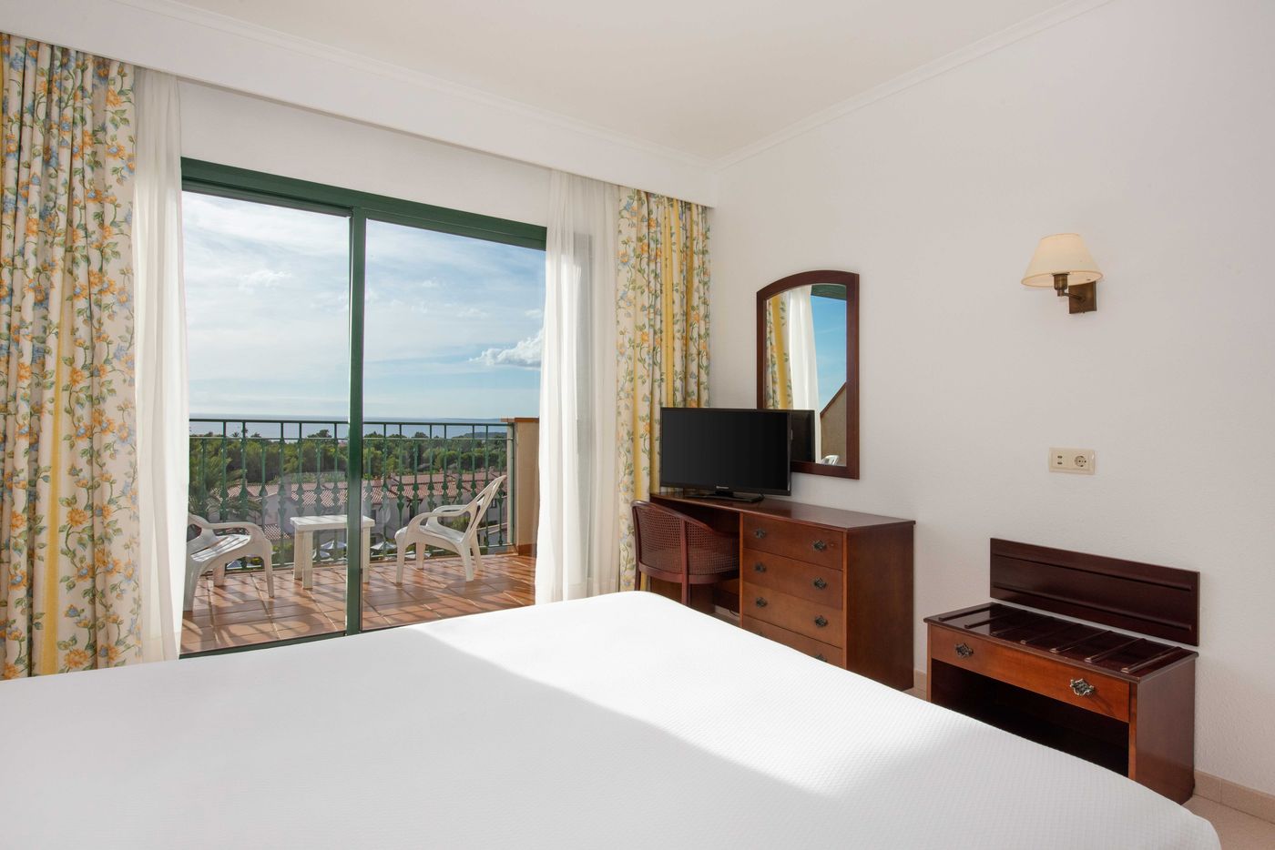 Valentin-Son-Bou-Room-36