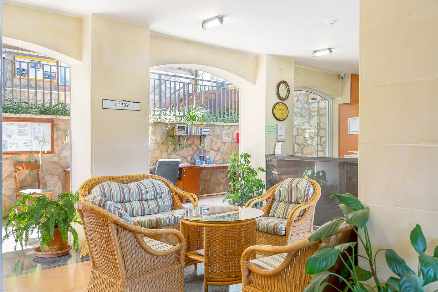 Happy-Kalkan-Lobby-50