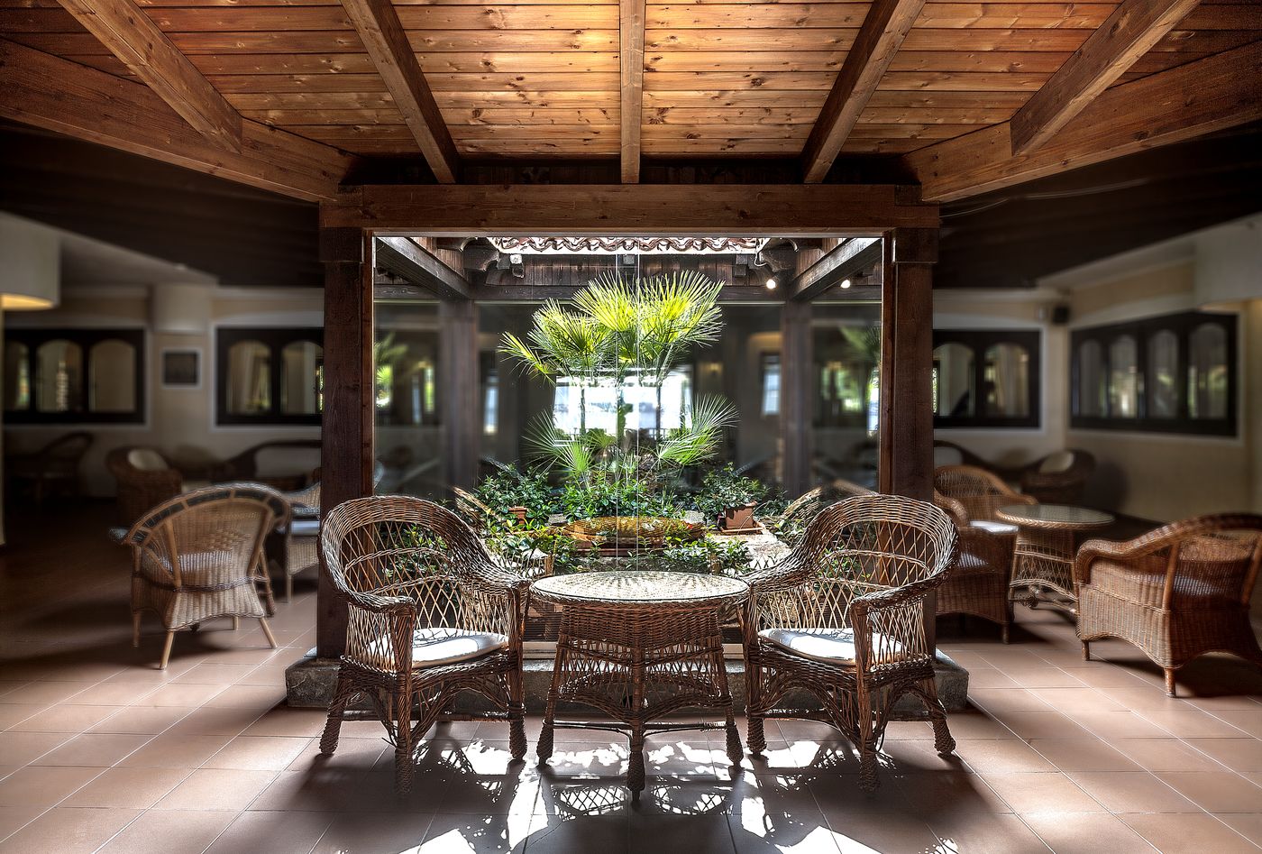 Grand-Hotel-Smeraldo-Beach-Lobby-17