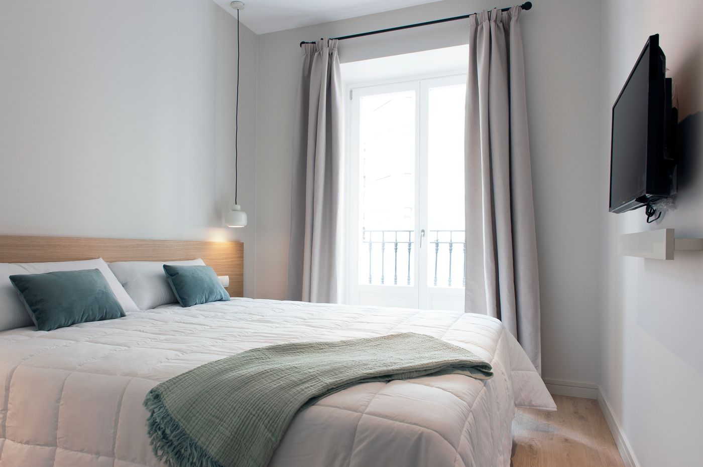 MH-Apartments-Central-Madrid-Room-18