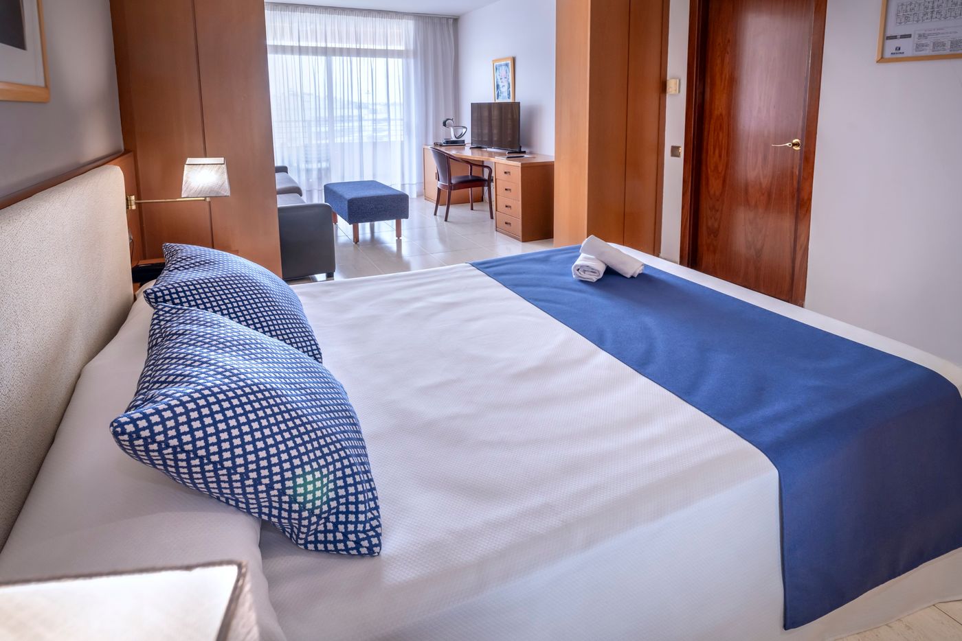 4R-Gran-Regina-Hotel-Room-17