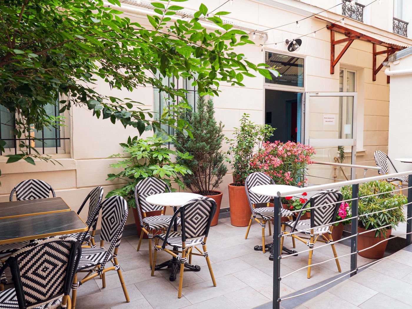 ibis-Styles-Paris-Batignolles-General-view-53