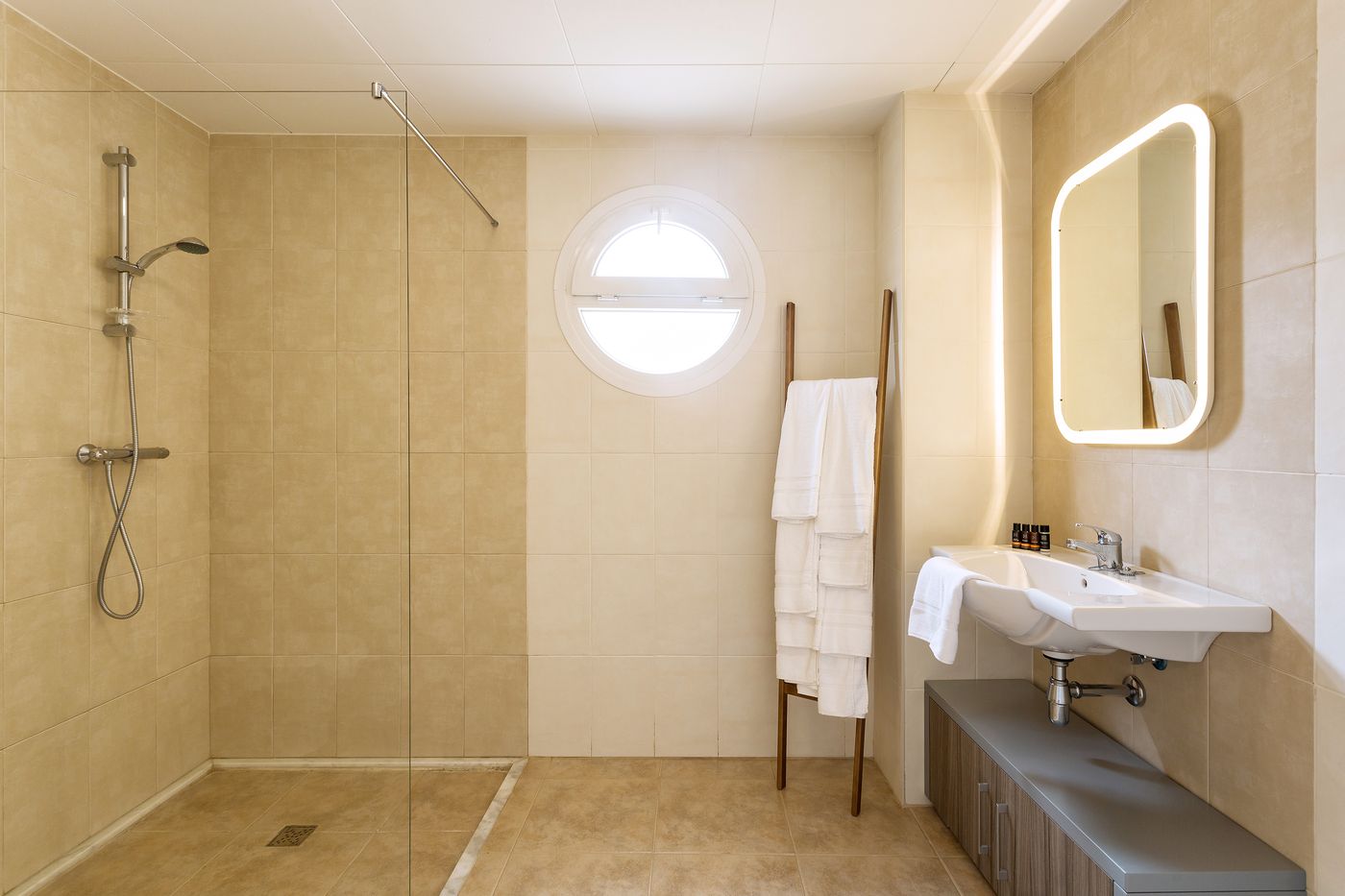 Marble-AMA-Andalucia-Room-38