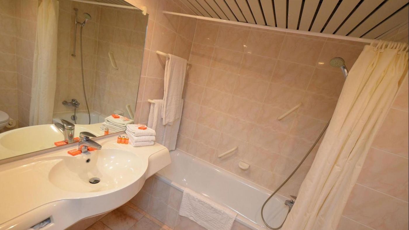 Bedford-Hotel---Congress-Centre-Room-19