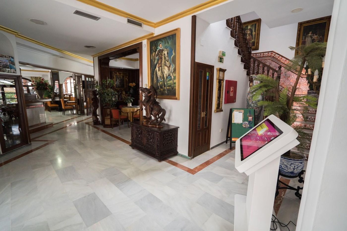 Hotel-Pozo-Del-Duque-Lobby-18