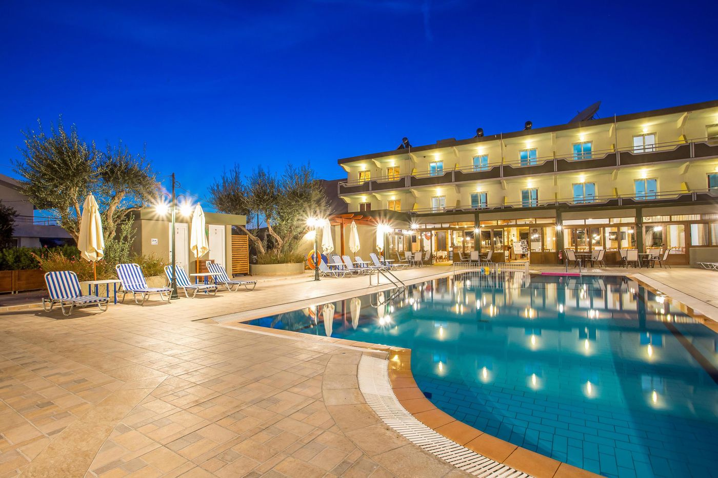 Georgia-Apartments-Pool-13