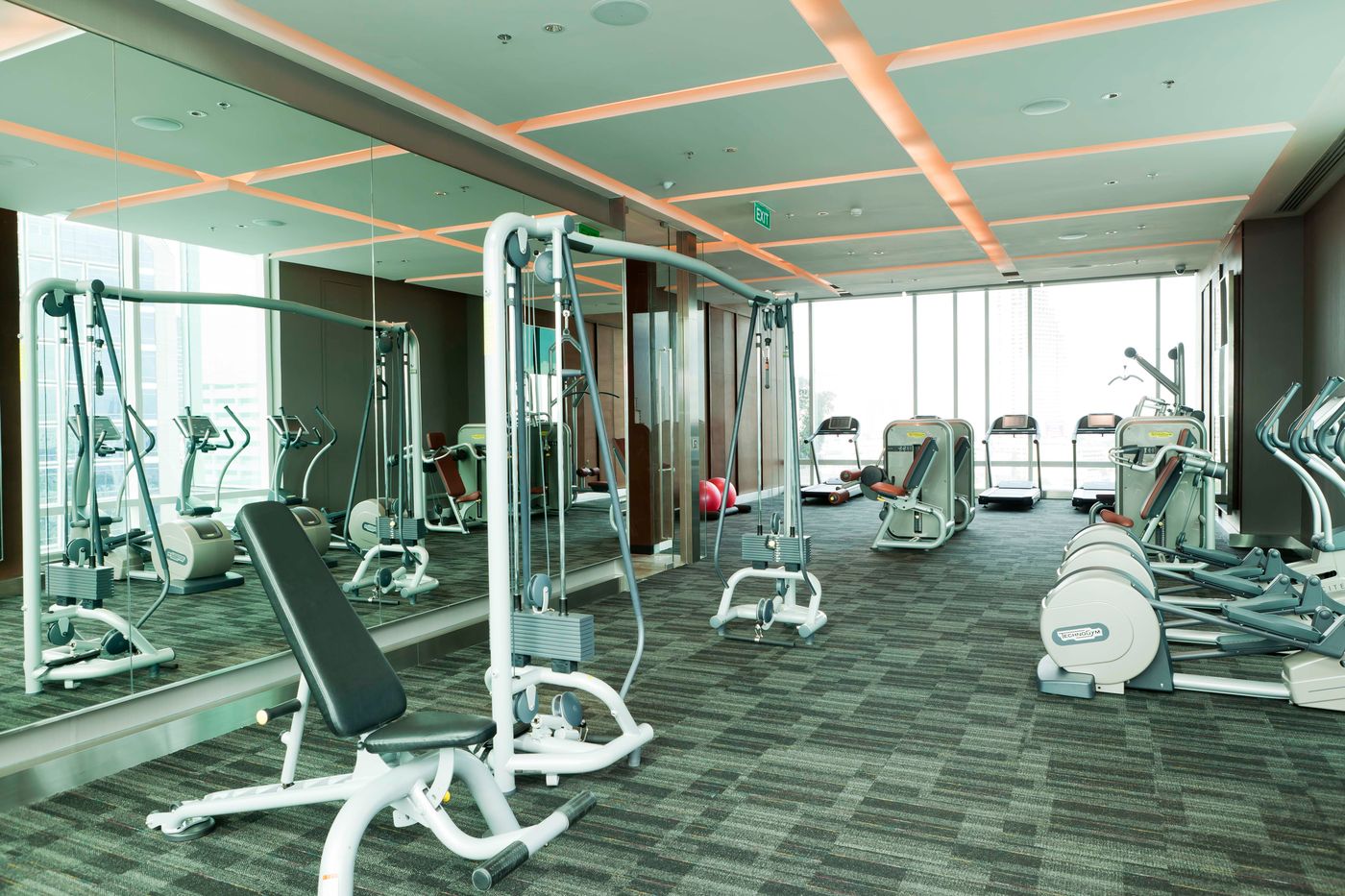 Eastin-Grand-Hotel-Sathorn-Bangkok-Sports-and-Entertainment-48