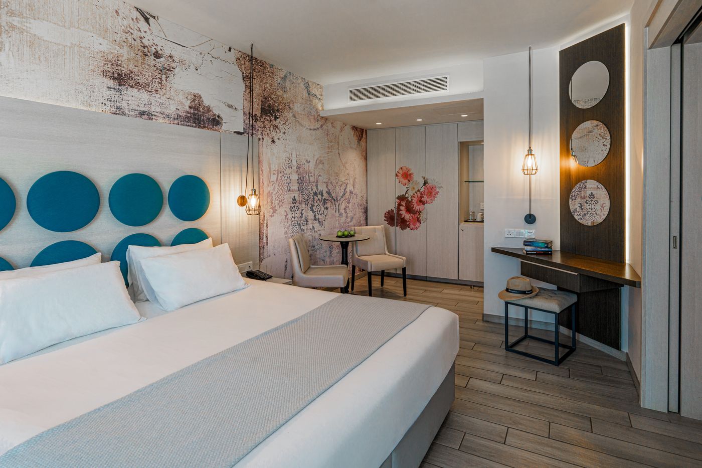 Vangelis-Hotel---Suites-Room-21