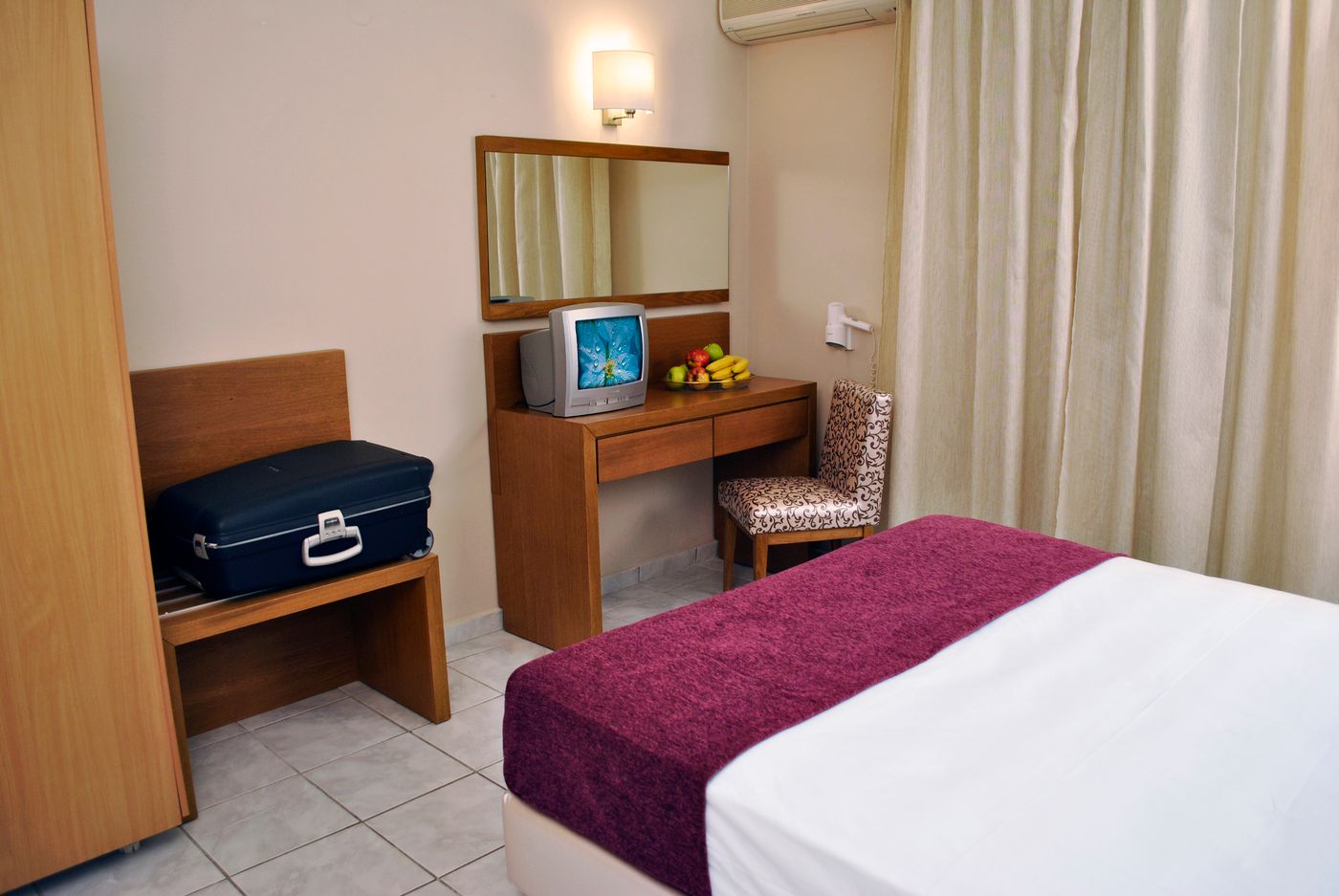 Plessas-Palace-Aparthotel-Room-16