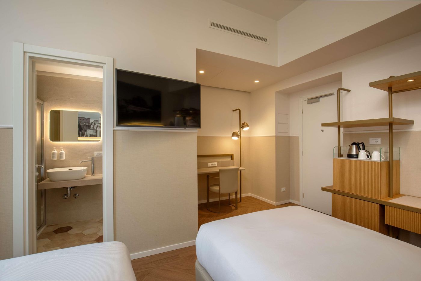 Cosmopolita-Hotel-Rome--Tapestry-Collection-by-Hil-Room-30