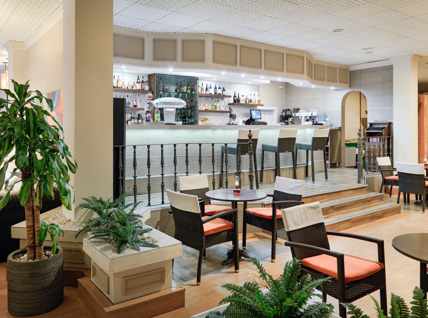 Regency-Torviscas-Apartments-Suites-Bar-27