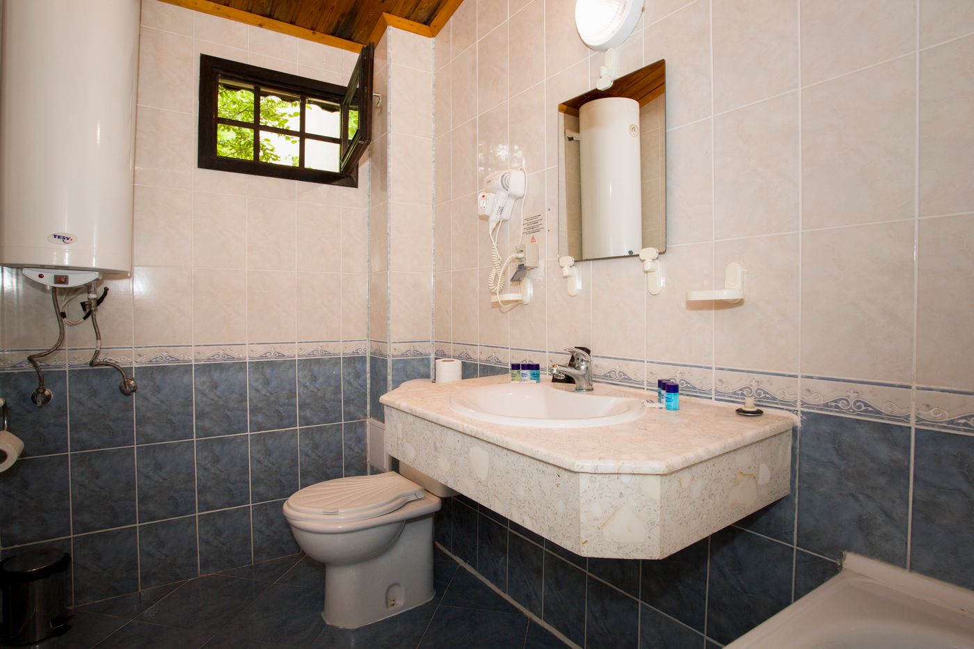 Elenite-Holiday-Village-Room-30