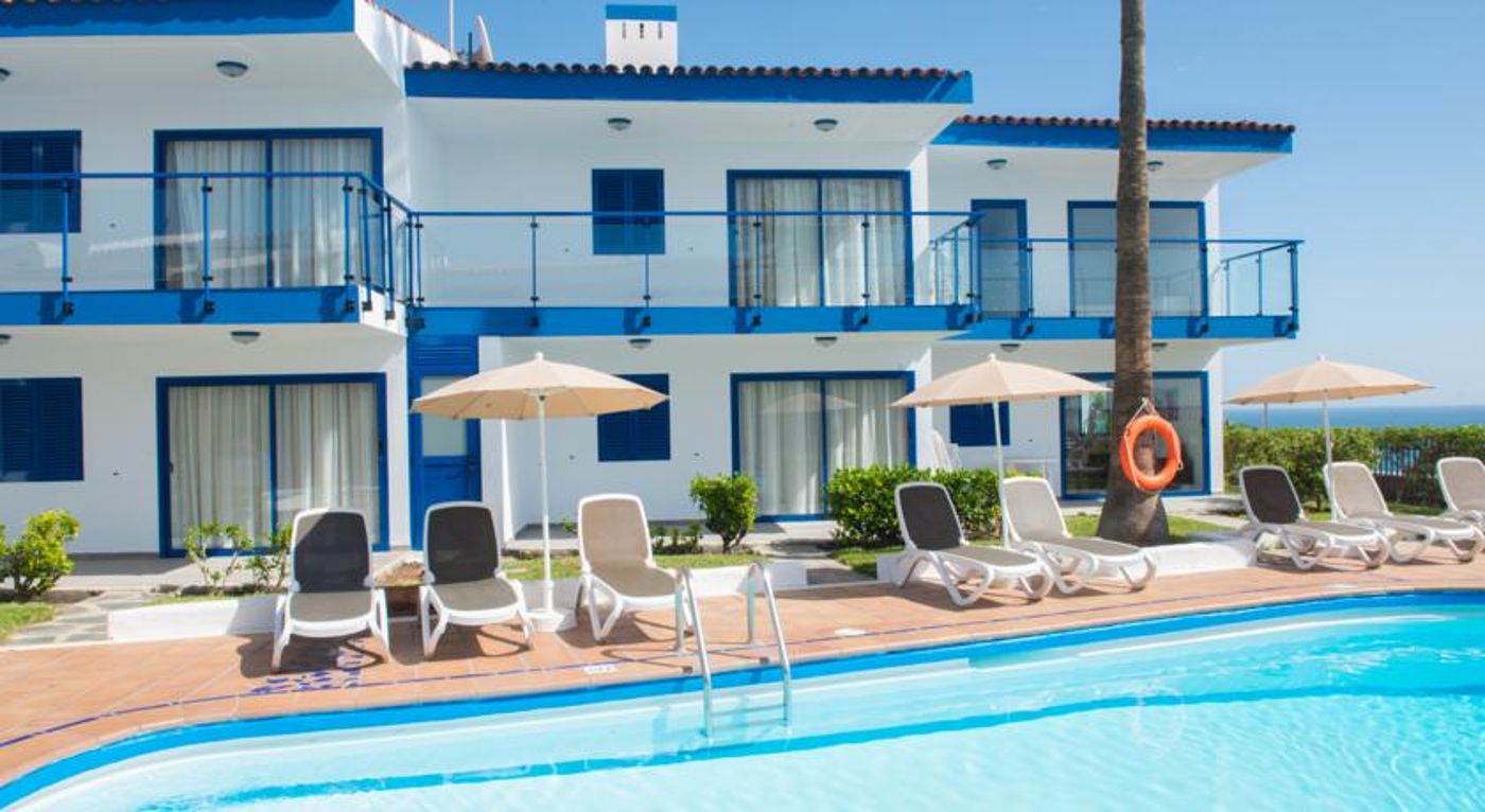 Los Caribes Apartments