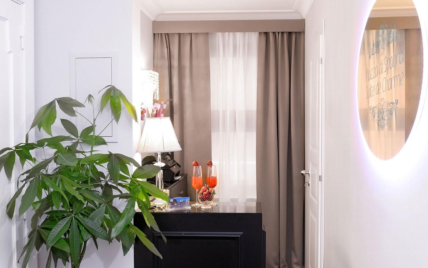 Piazza-Di-Spagna-Suite-De-Charme-Lobby-19