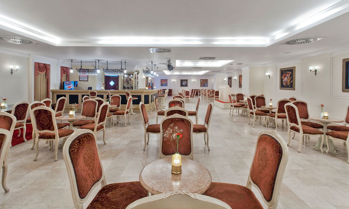 Kremlin-Palace-Bar-54