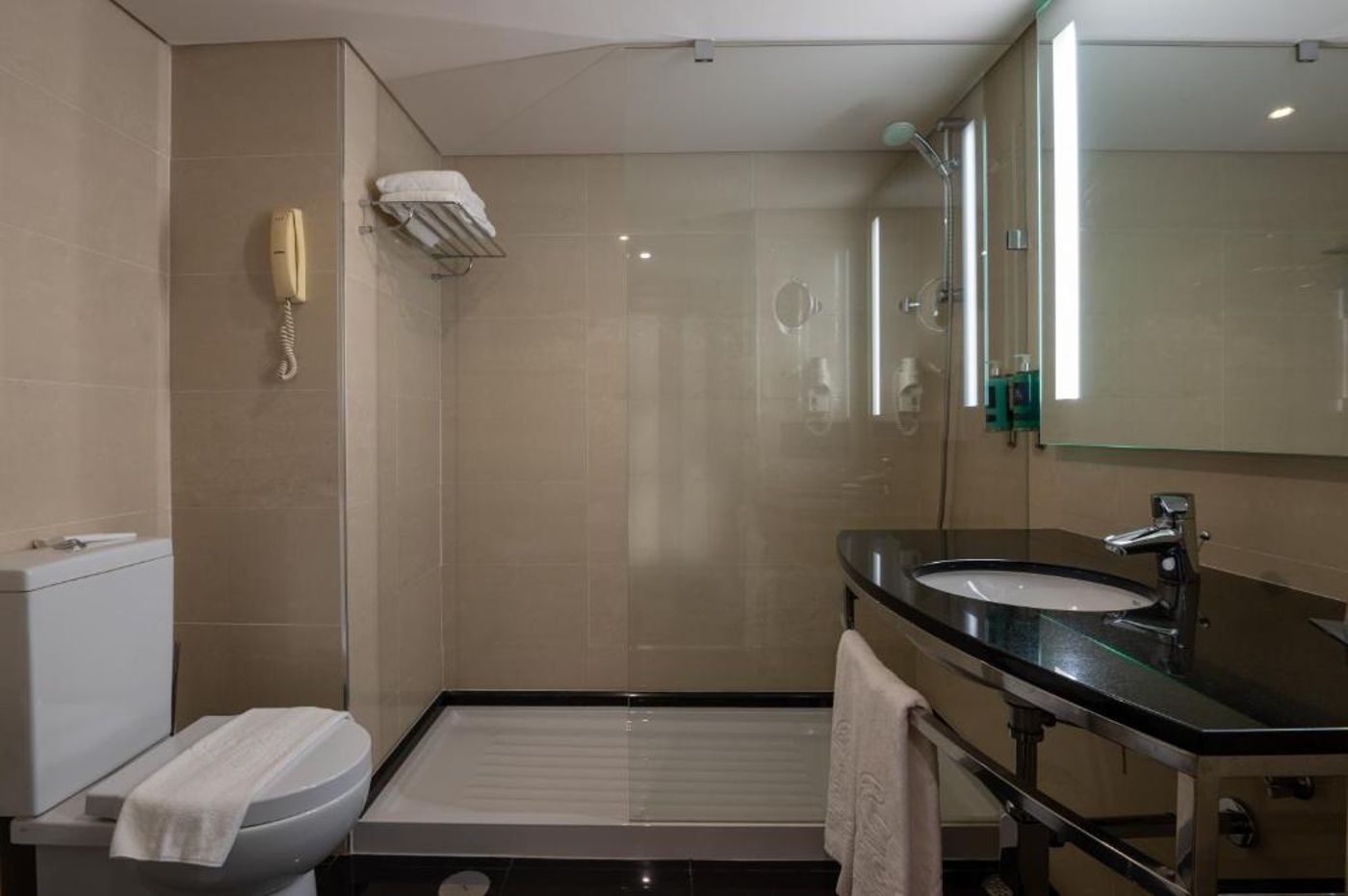 Vila-Gale-Village-Cascais-Room-28