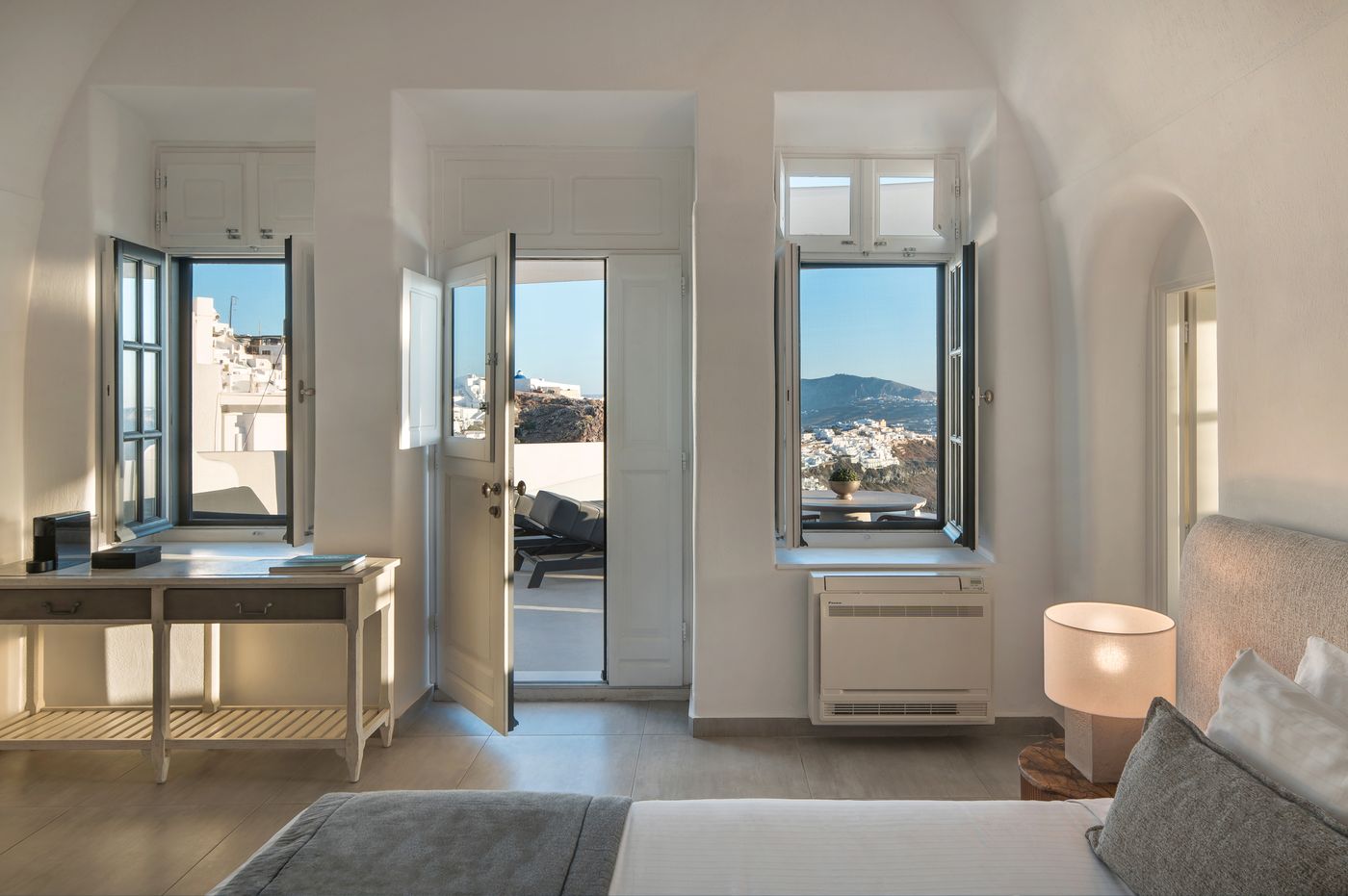 Aqua-Luxury-Suites-Room-18