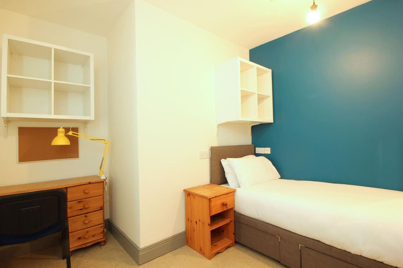 Tom-Dick-and-Harriet-s-Room-11