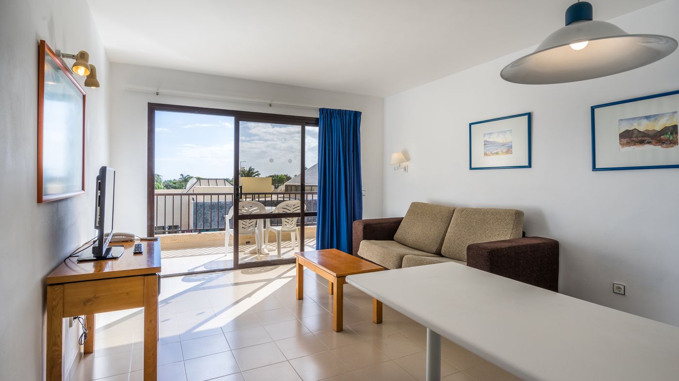 Blue-Sea-Apartamentos-Costa-Teguise-Gardens-Room-13