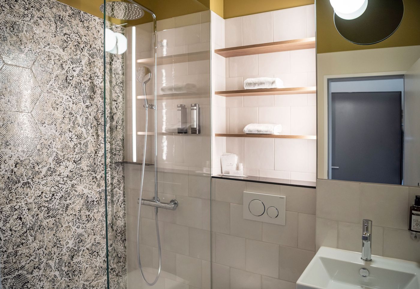 Seehotel Kastanienbaum-Switzerland-Kastanienbaum-Lucerne-Room-5