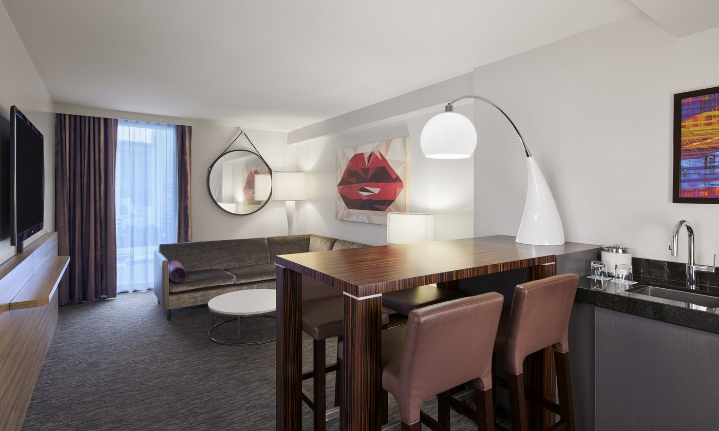 The-LINQ-Hotel-and-Casino---A-Caesars-Rewards-Destination-Room-10