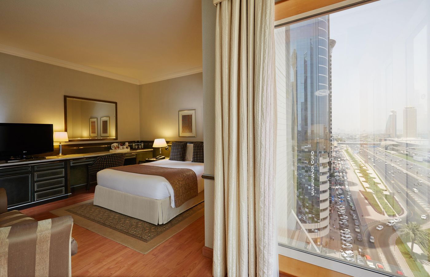 Millennium-Plaza-Downtown-Hotel-Room-8