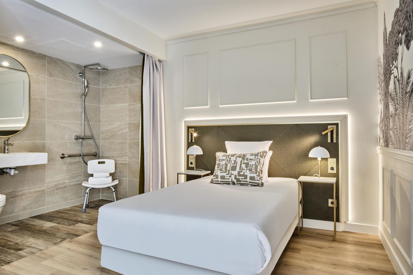 Moulin-Plaza-Room-43