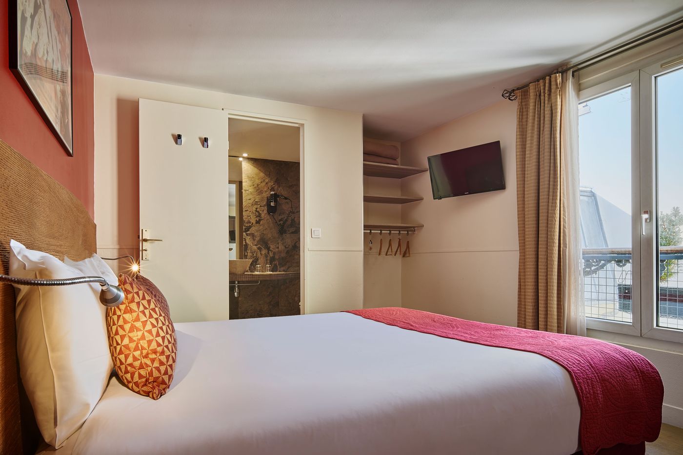 Moulin Plaza-France-PARIS-Room-10
