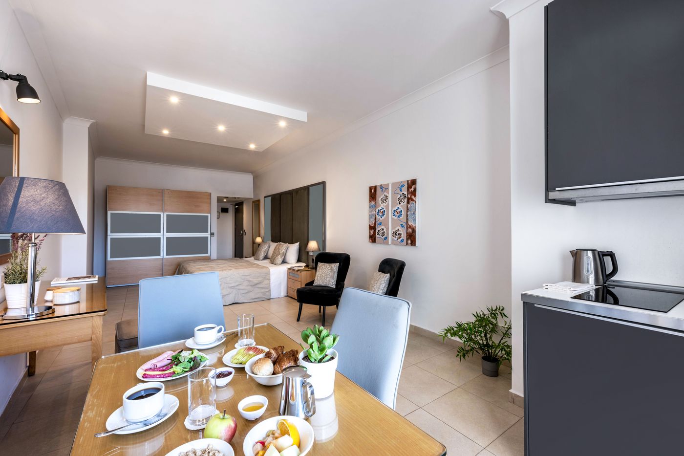 The-Plaza-and-Plaza-Regency-Hotels-Room-19