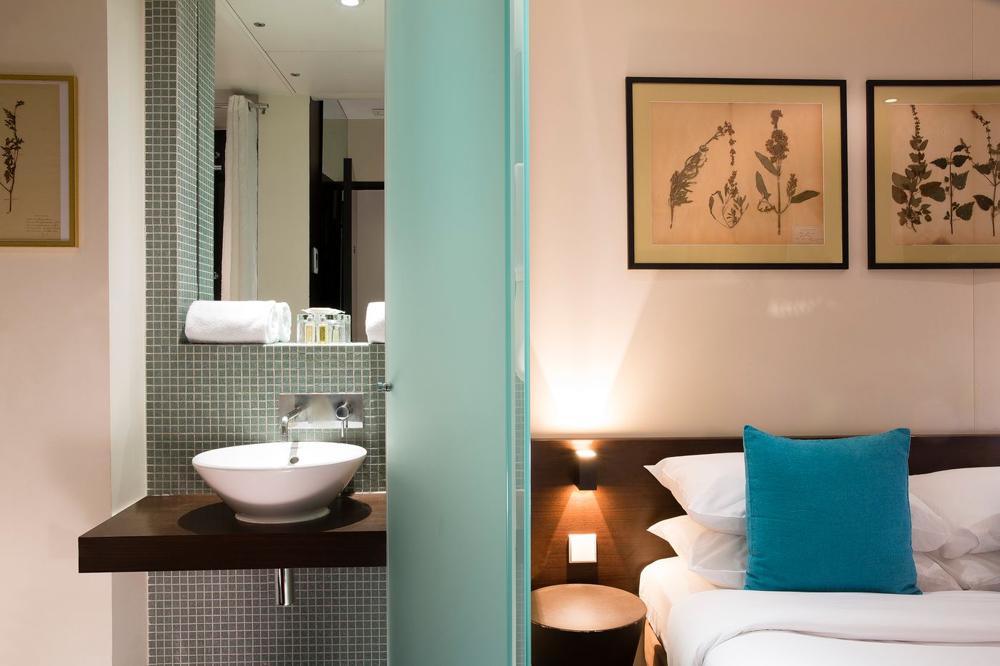 Maxim-Quartier-Latin-Room-48