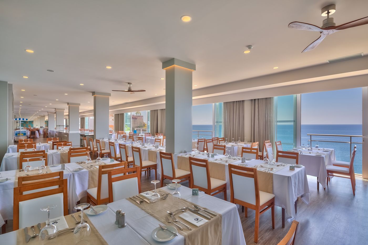 Orca-Praia-Restaurant-35