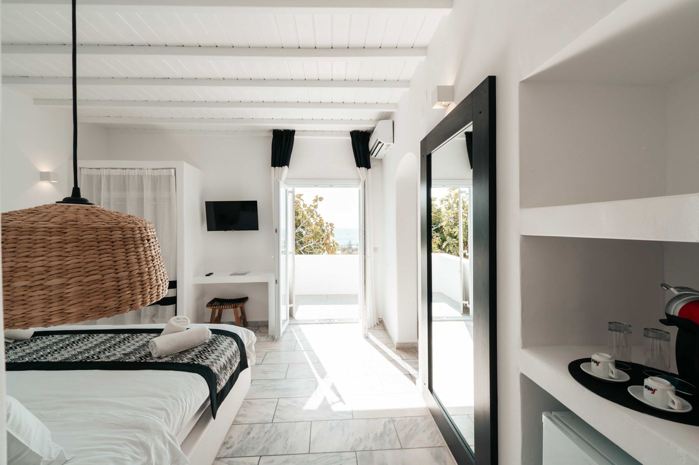 Mr---Mrs-White-Mykonos-Room-32
