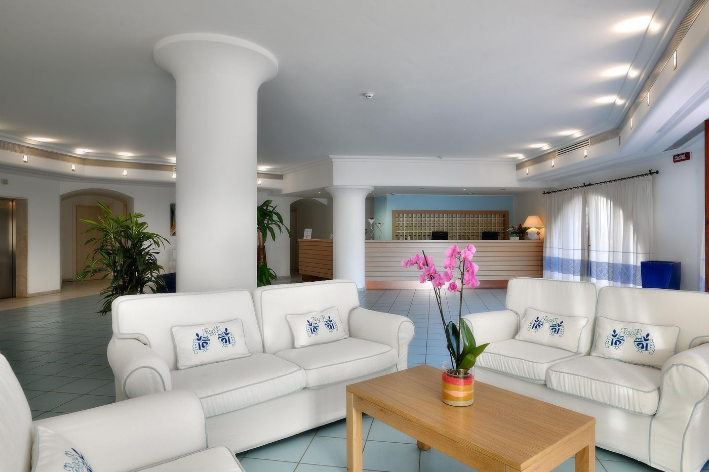 Cala-della-Torre-Lobby-44