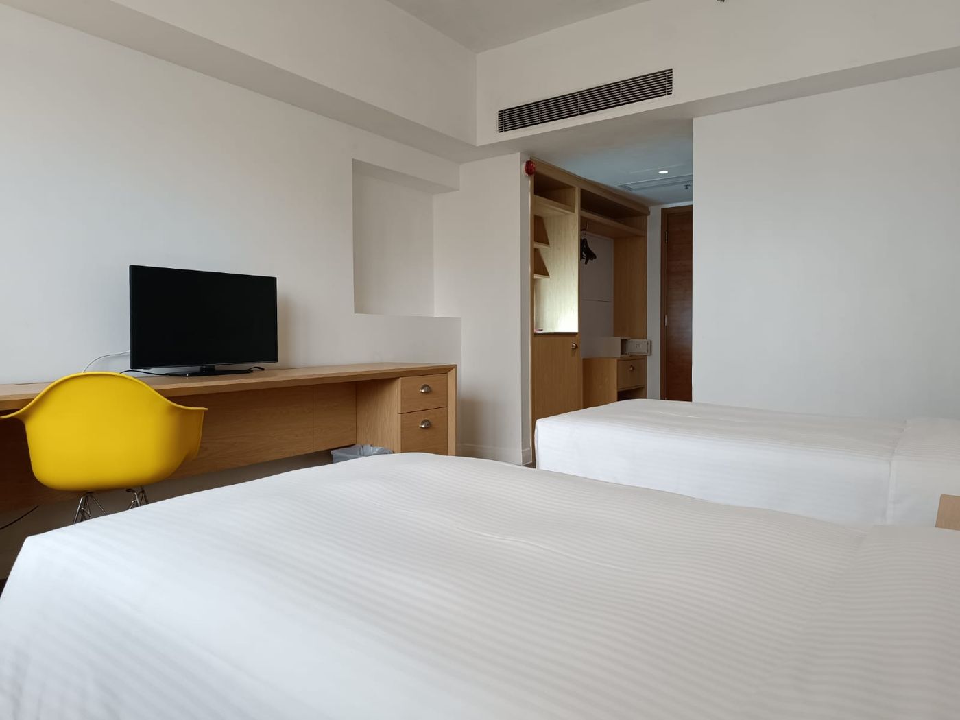 Caritas-Oswald-Cheung-International-House-Room-12