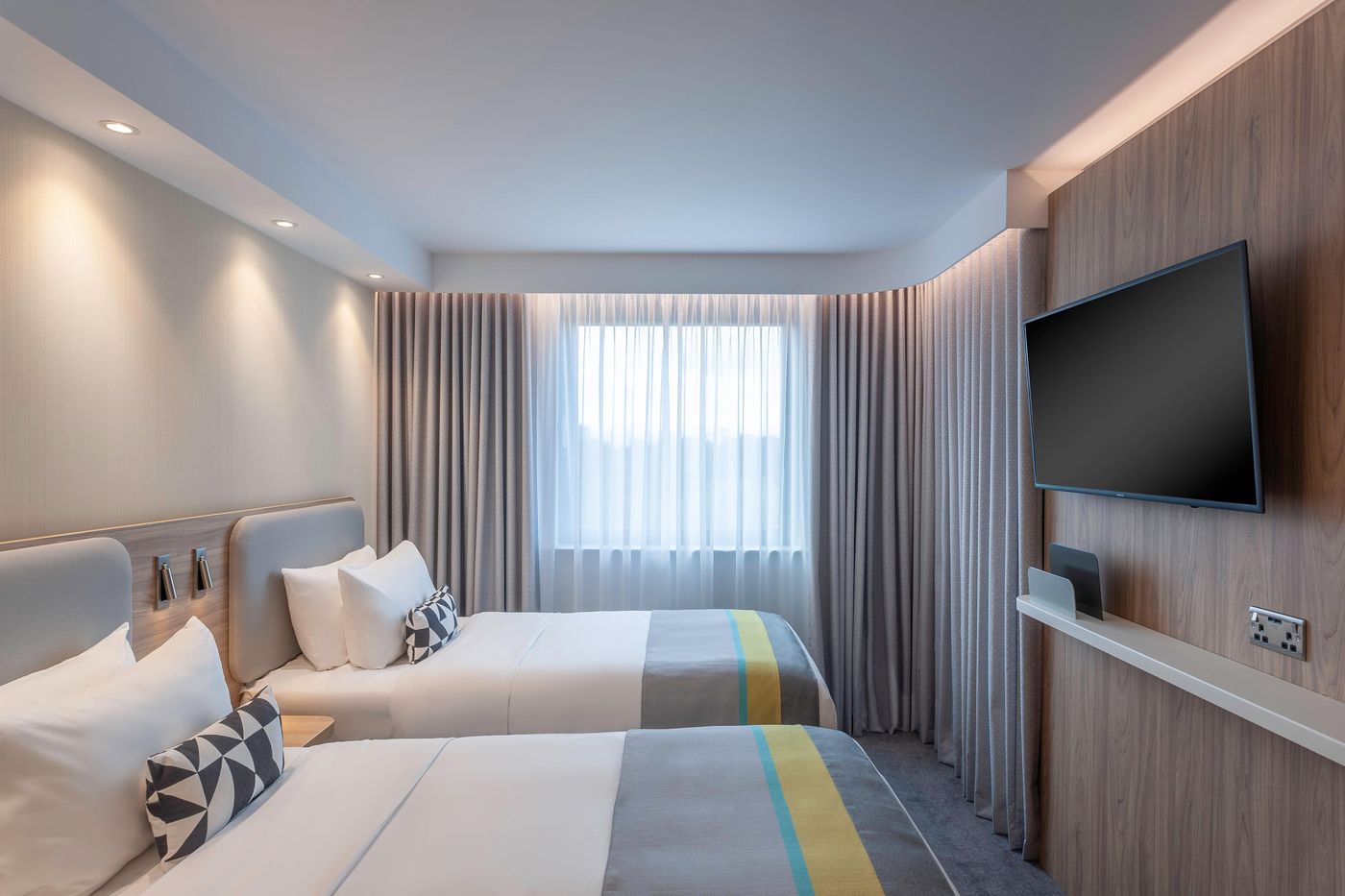 Holiday-Inn-Express-Hotel-Dublin-Airport-Room-34