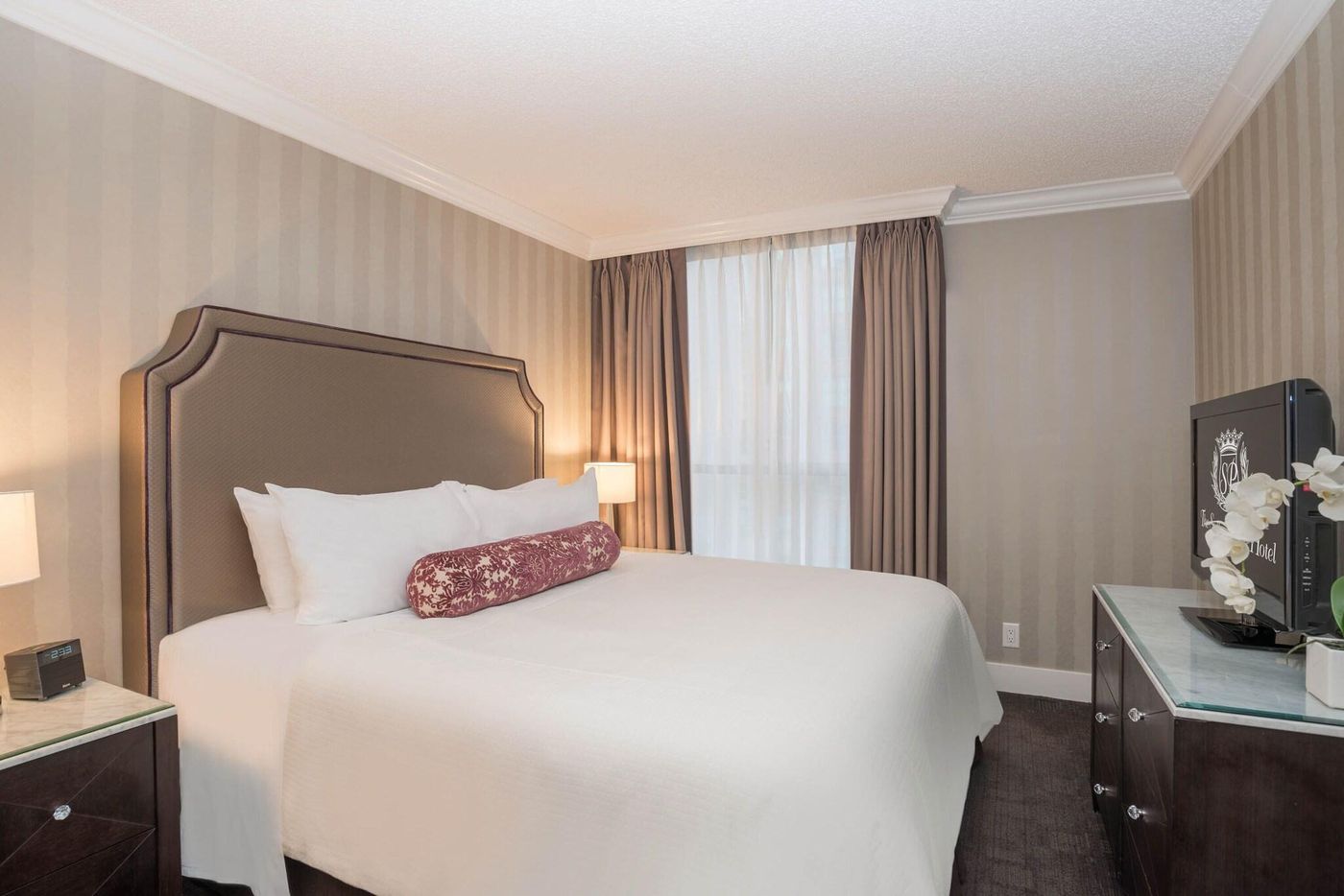 La-Grande-Residence-Vancouver-At-The-Sutton-Place-Room-6