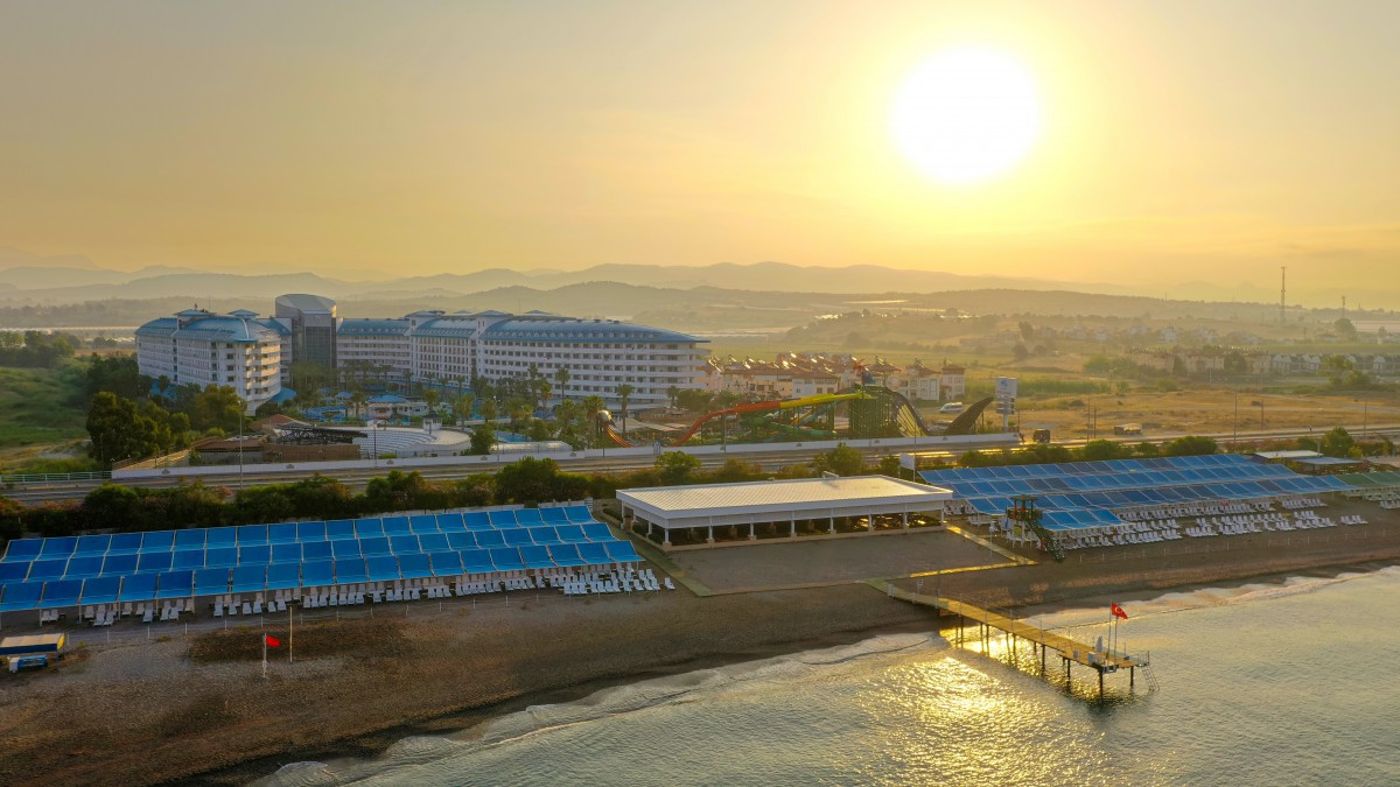 Crystal-Admiral-Resort-Beach-63