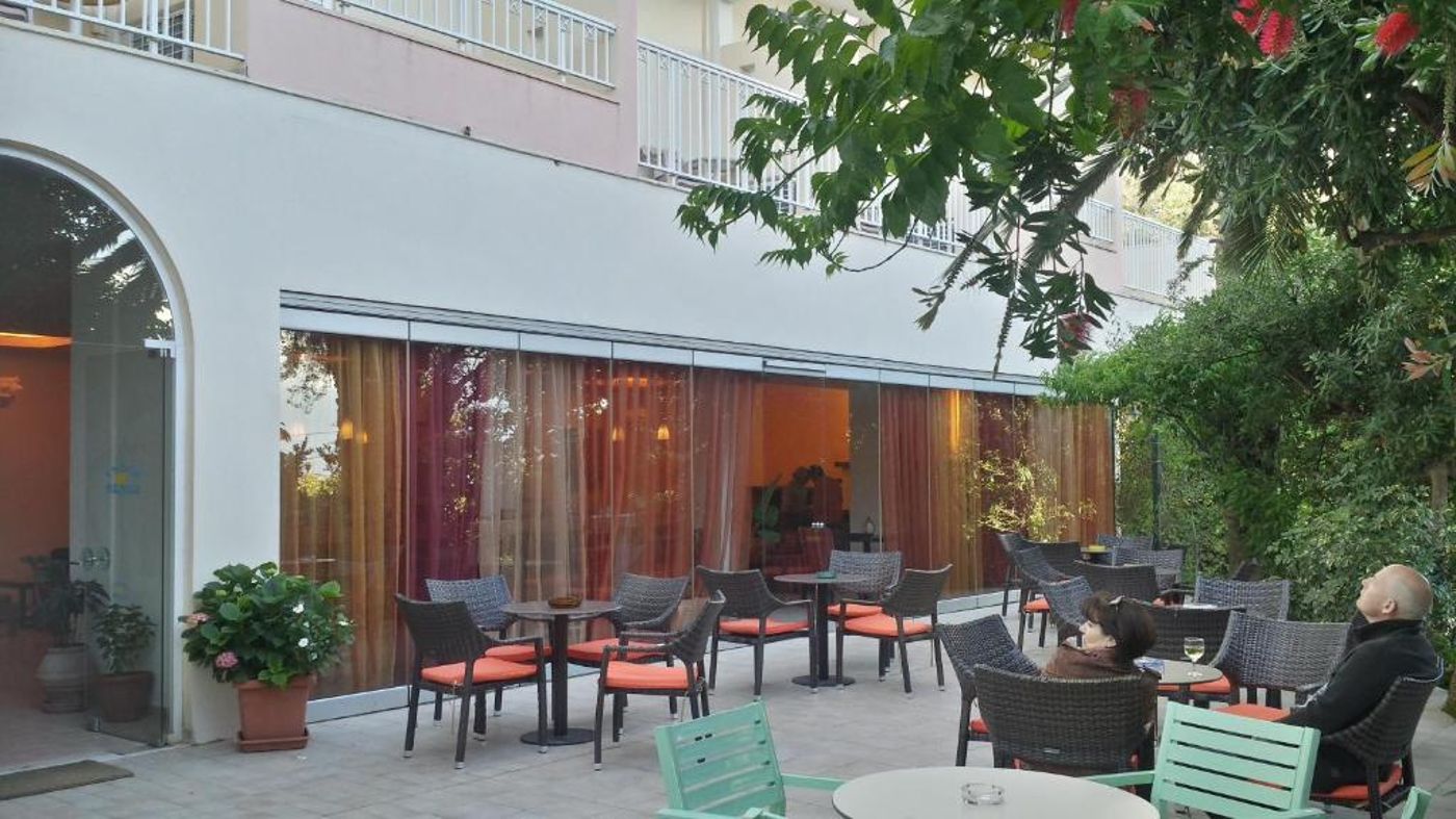 Ipsos-Beach-Terrace-7