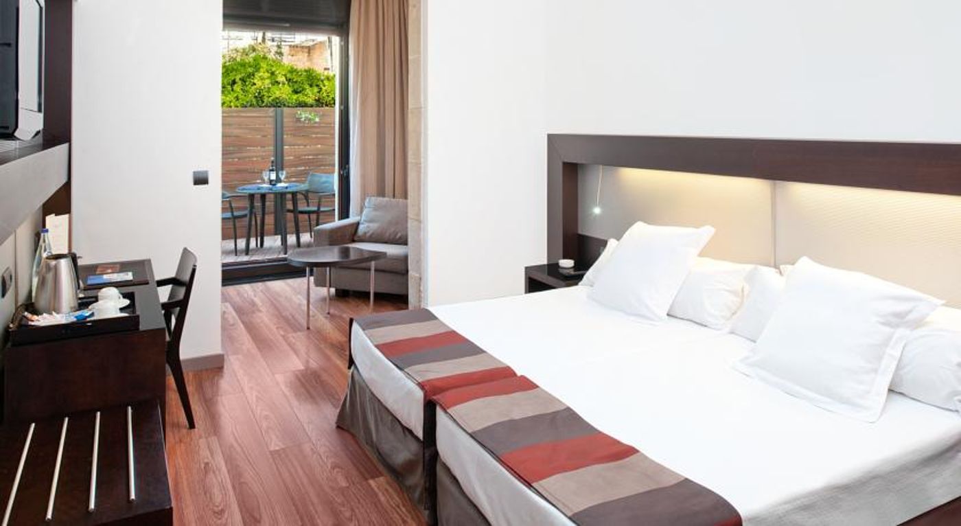 Catalonia Port Hotel