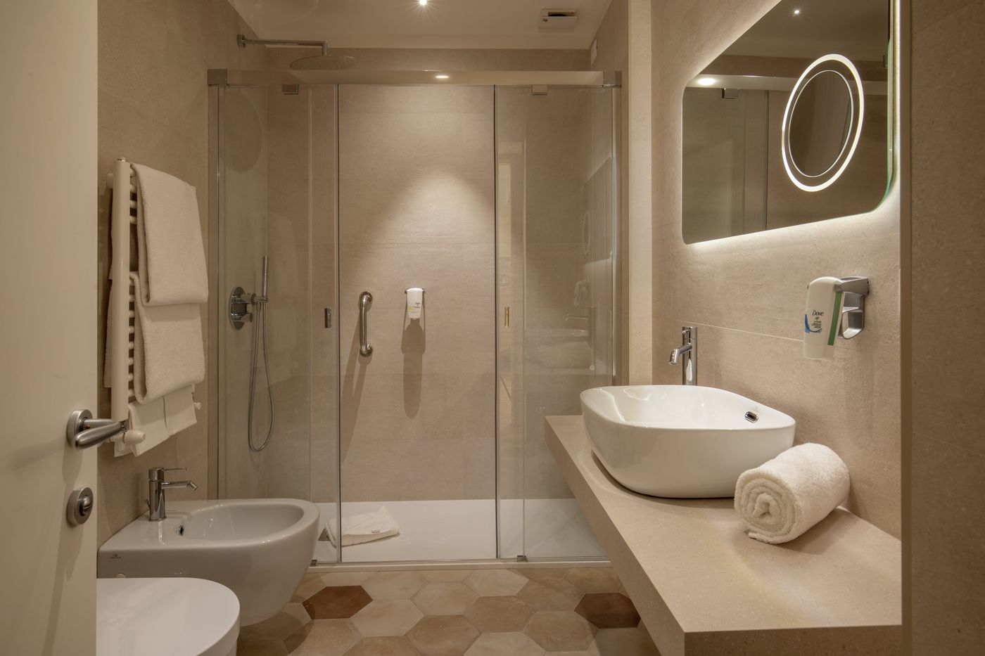 Cosmopolita-Hotel-Rome--Tapestry-Collection-by-Hil-Room-54