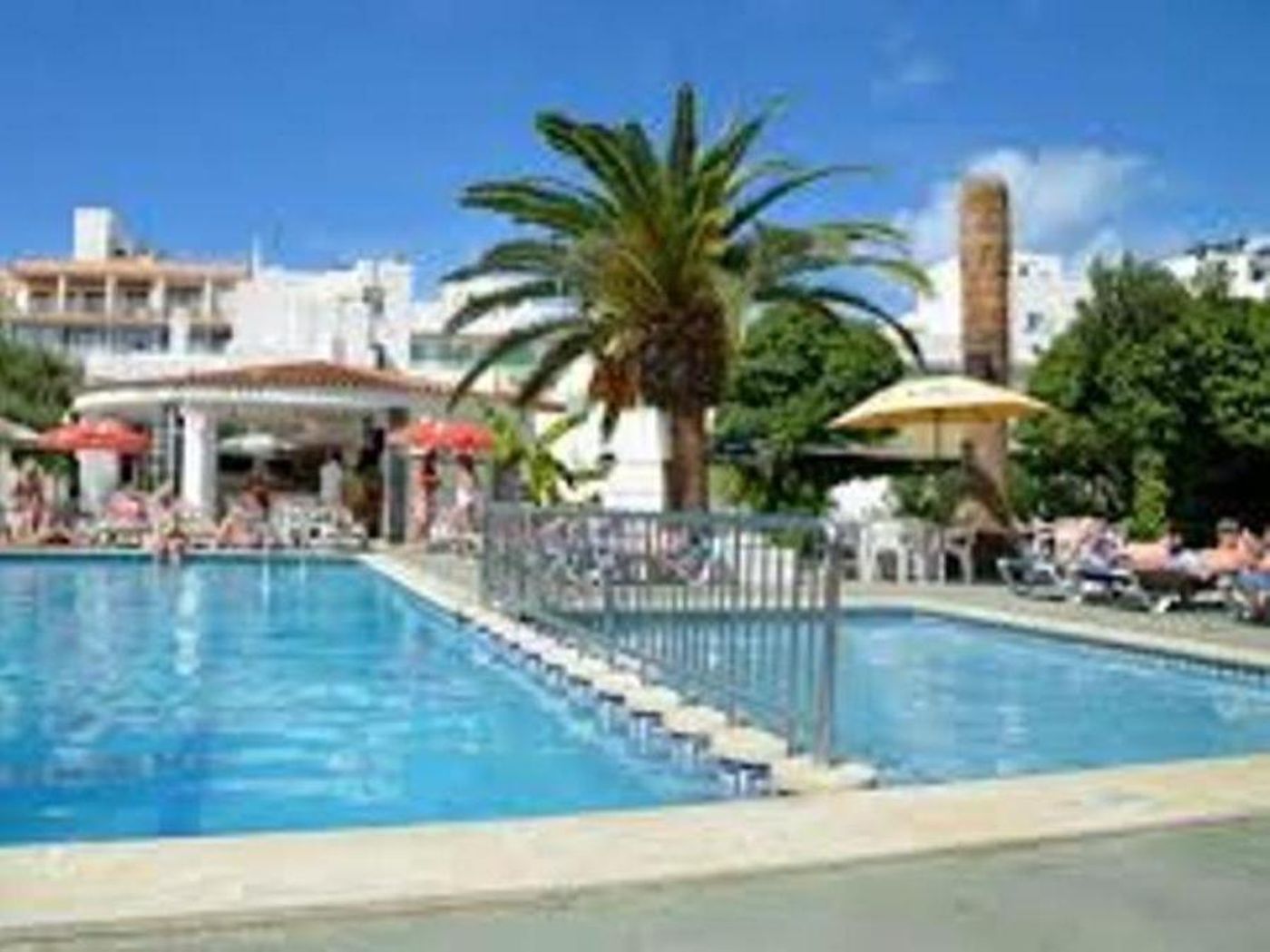 Apartamentos-Tramuntana-Pool-9