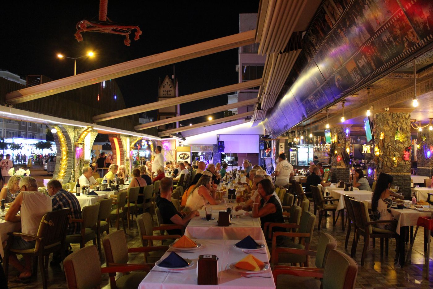 Mitos-Apartments-Restaurant-12