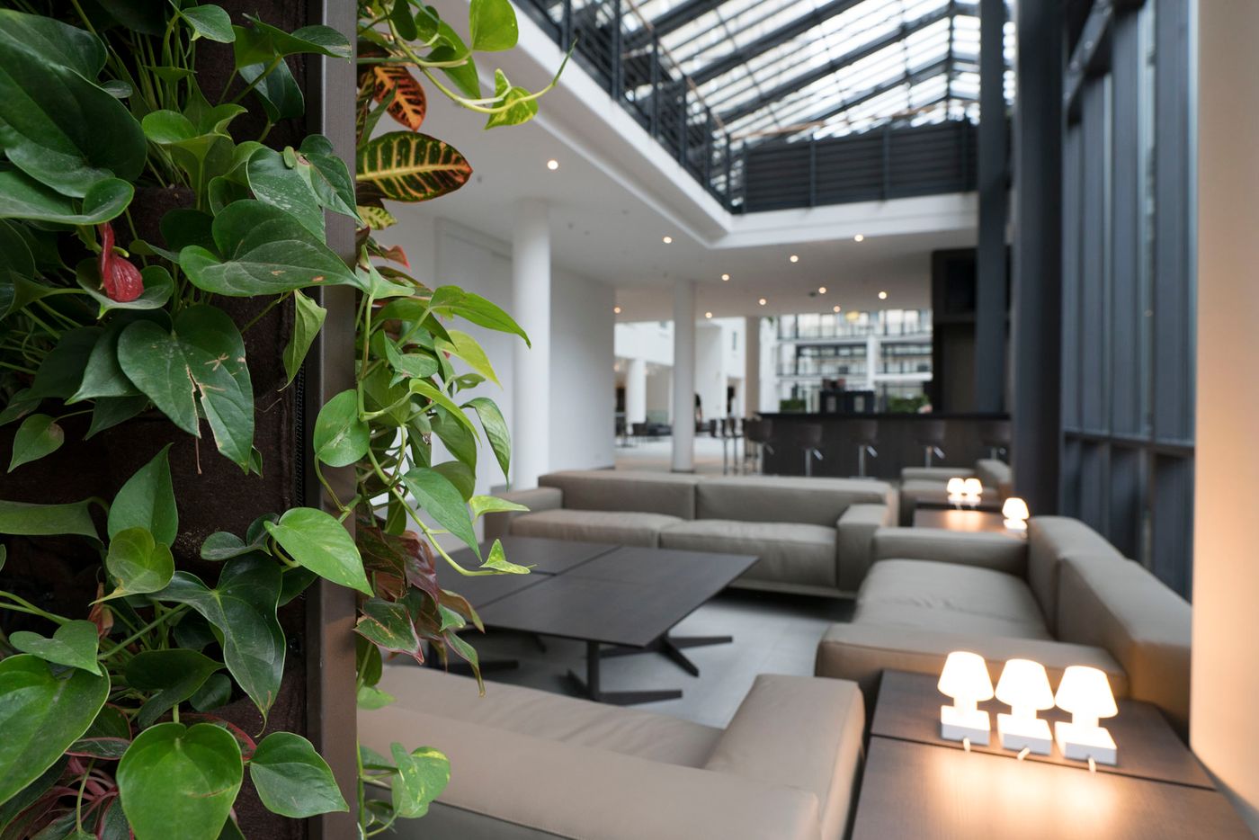 Estrel-Hotel-Berlin-Lobby-17